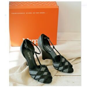 Hype Bunnie Heels Gray Black Wedge Sandals Shoes Womens Size 6M